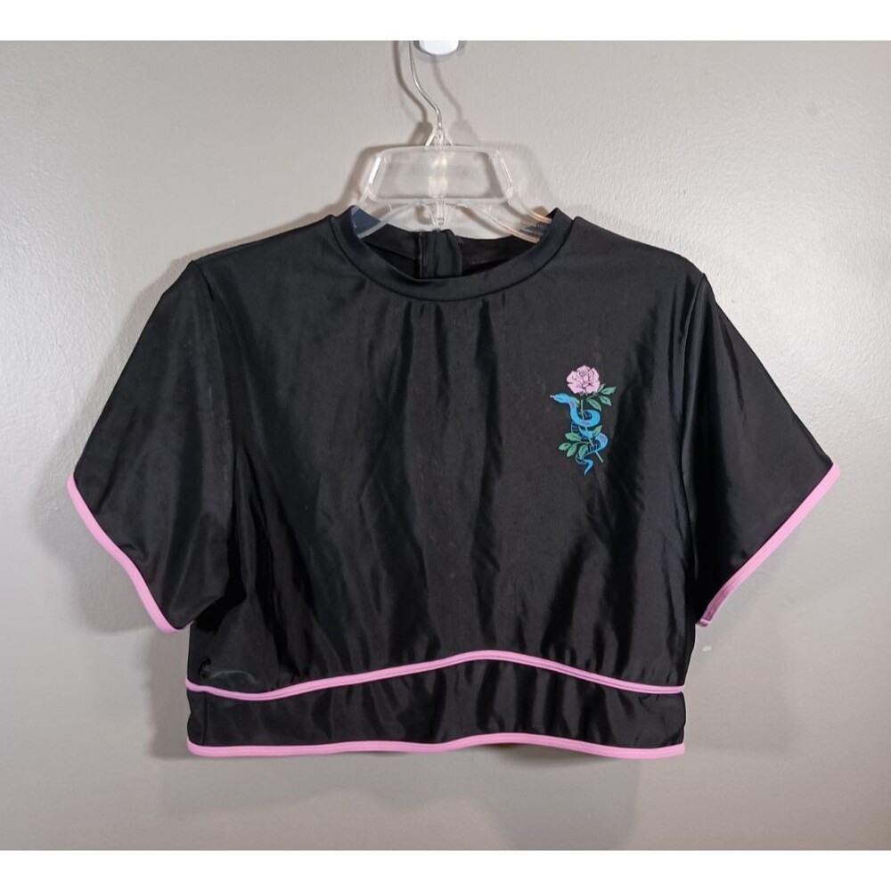 Torrid Swim Size 3X 3 Black Snake Rose Wireless Crop top Short Sleeve Rashguard